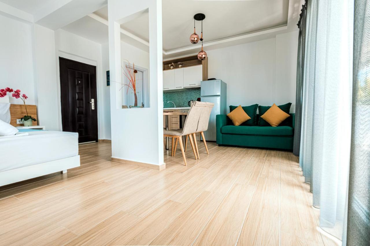Design Suites Efharis  Néa Péramos Extérieur photo